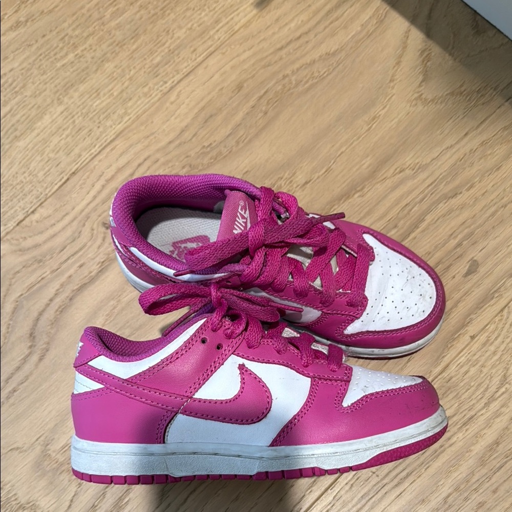 Nike Pink and White Sneakers Vibrant Design